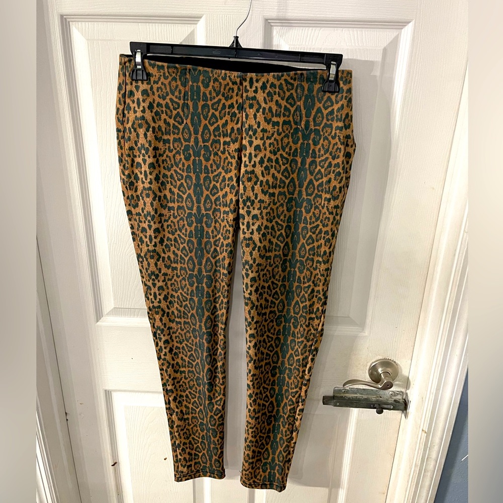 Peter Nygard women’s slim leopard print pants